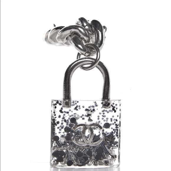 CHANEL Plexiglass Pearl
CC Padlock Bracelet Silver - Picture 7 of 7